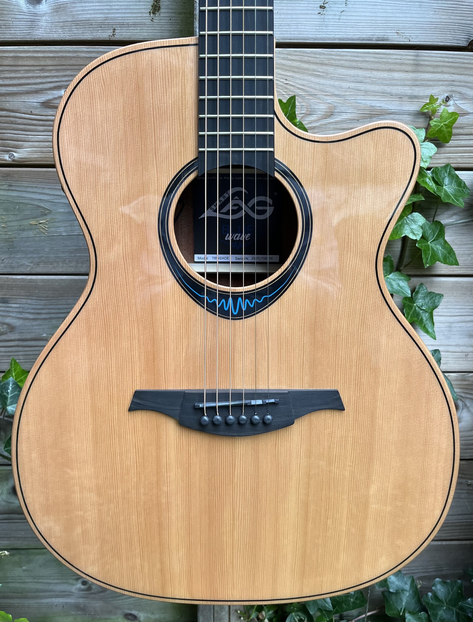 Lâg Guitars LAG BlueWave TBW2ACE Grand Auditorium