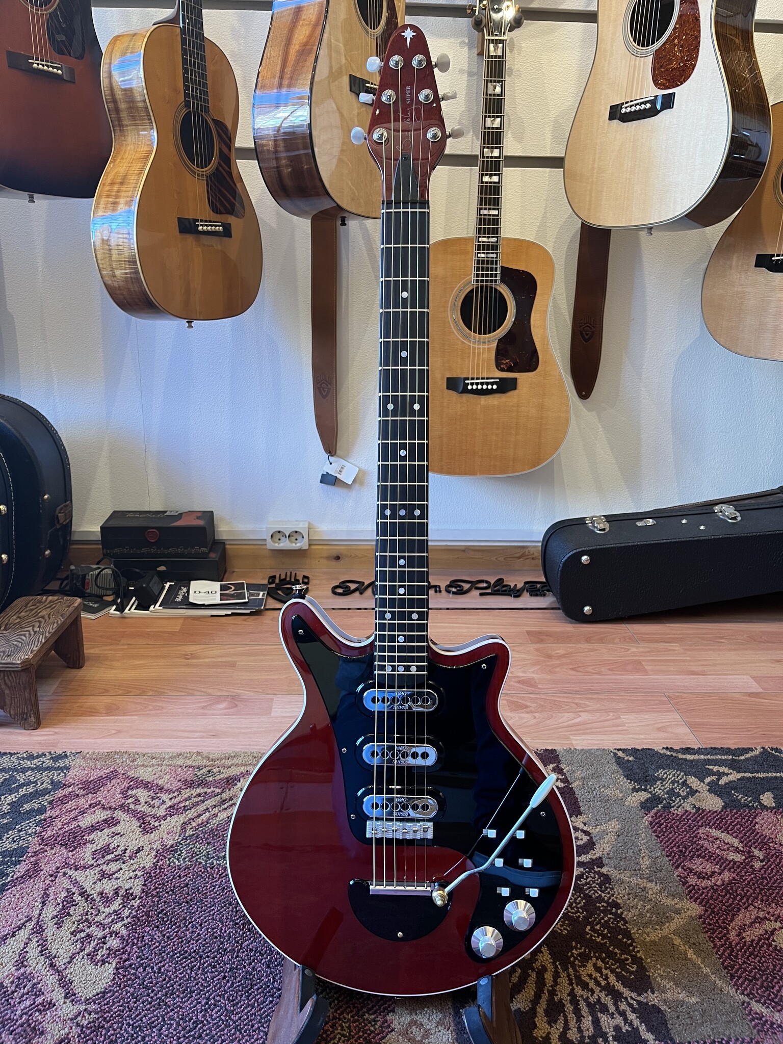 Brian May Guitars (ON HOLD!) Brian May BMG Super Red Special Vintage Cherry