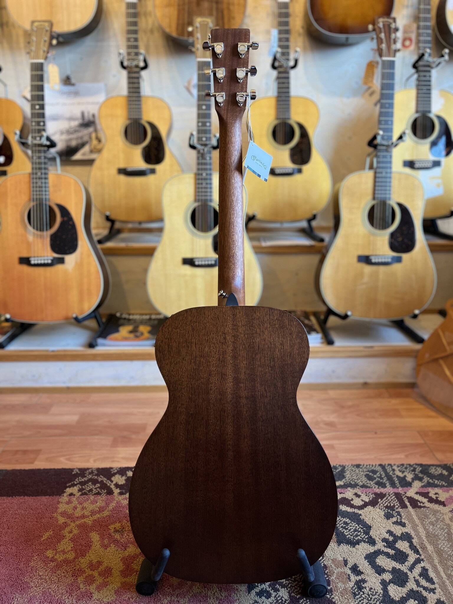 C. F. Martin & Co. Martin 00-10E Road Series Special
