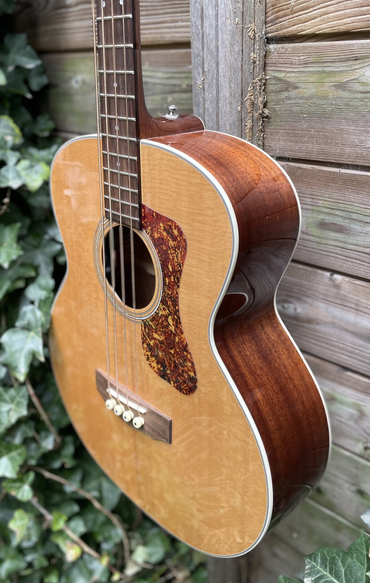 Guild Guild B-140E NAT Westerly Series w/Fishman