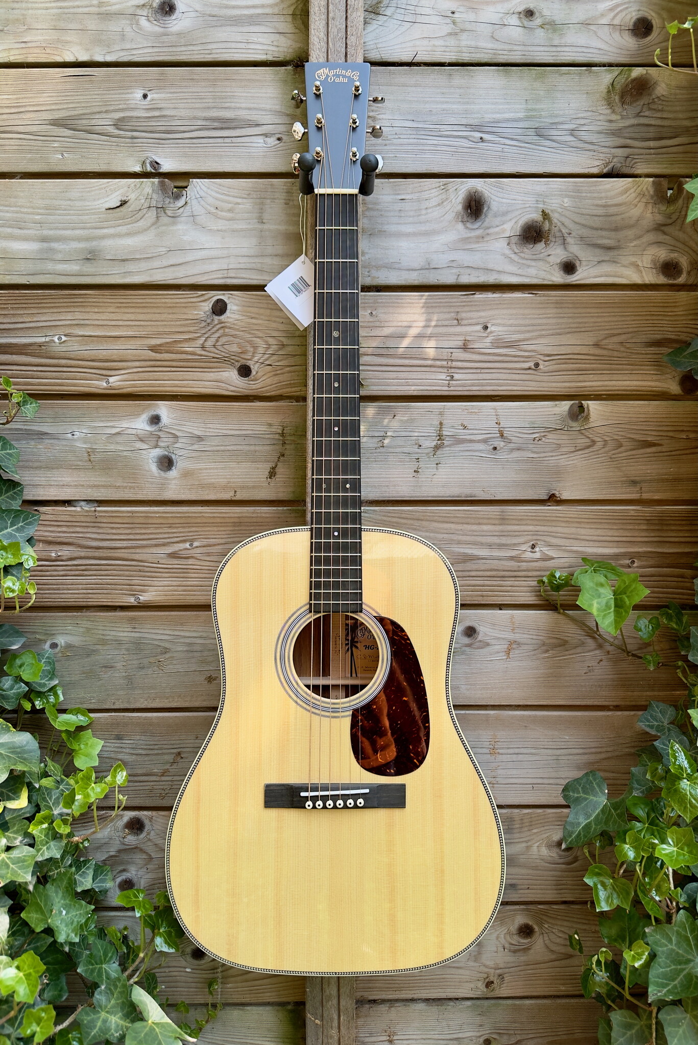 C. F. Martin & Co. Martin O'ahu HG-28