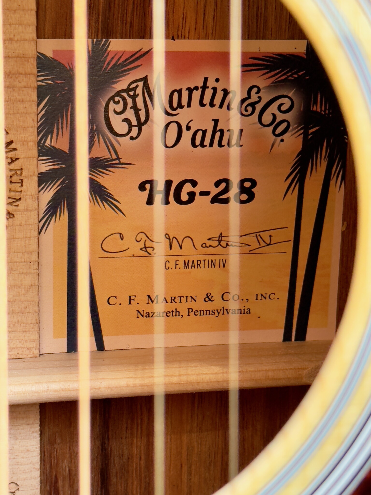 C. F. Martin & Co. Martin O'ahu HG-28
