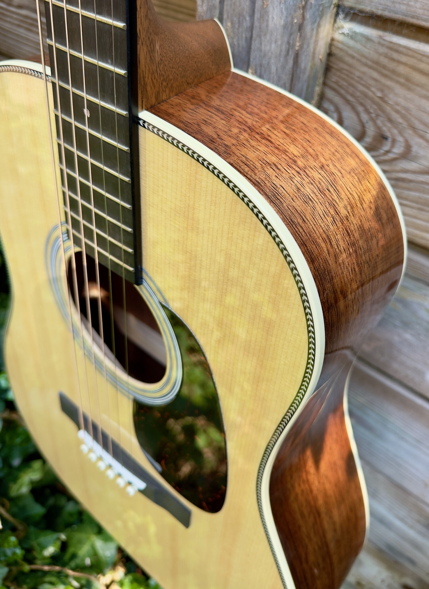 C. F. Martin & Co. Martin O'ahu HG-28