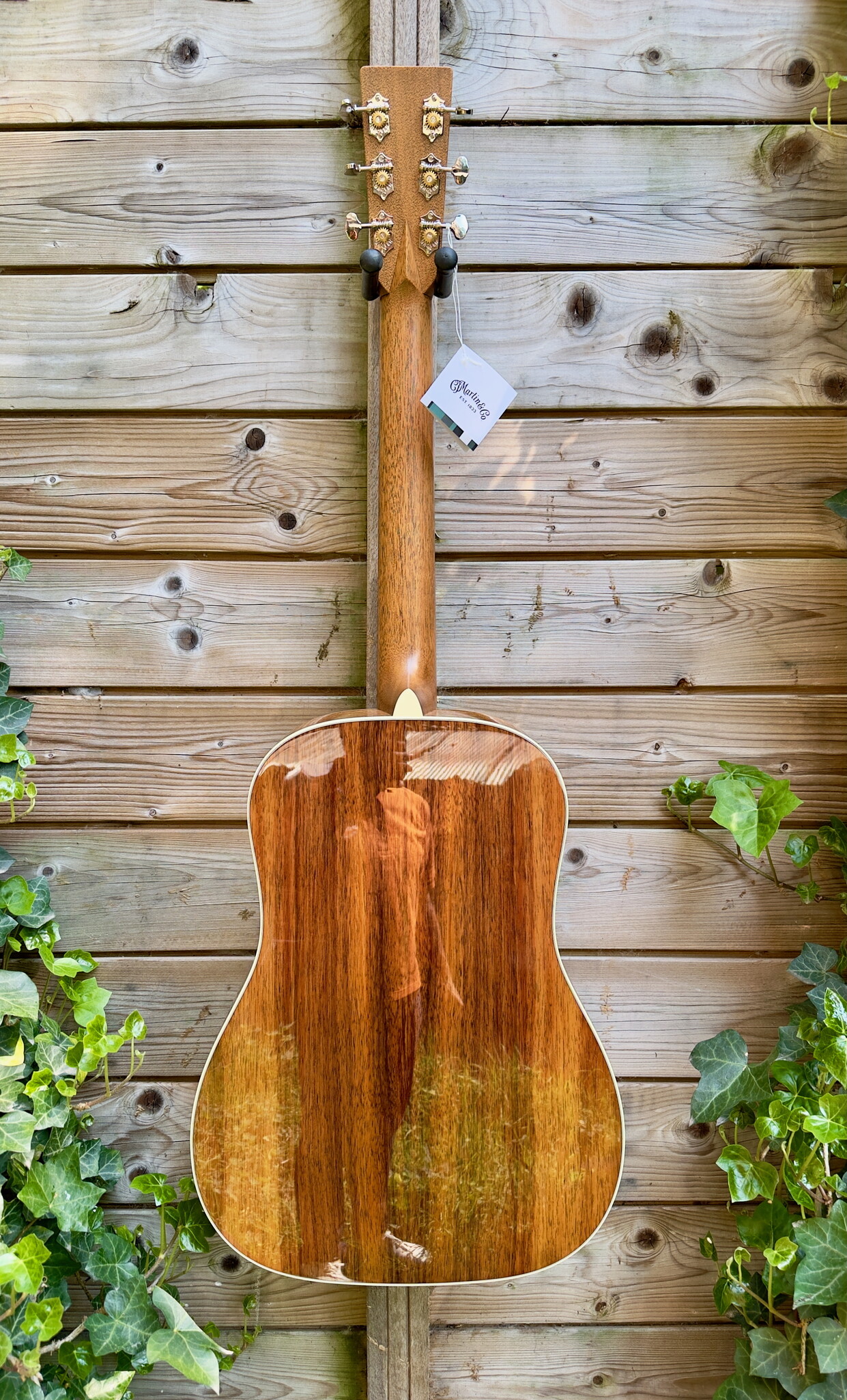 C. F. Martin & Co. Martin O'ahu HG-28