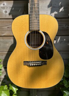 C. F. Martin & Co. Martin 000Jr-10 Shawn Mendes