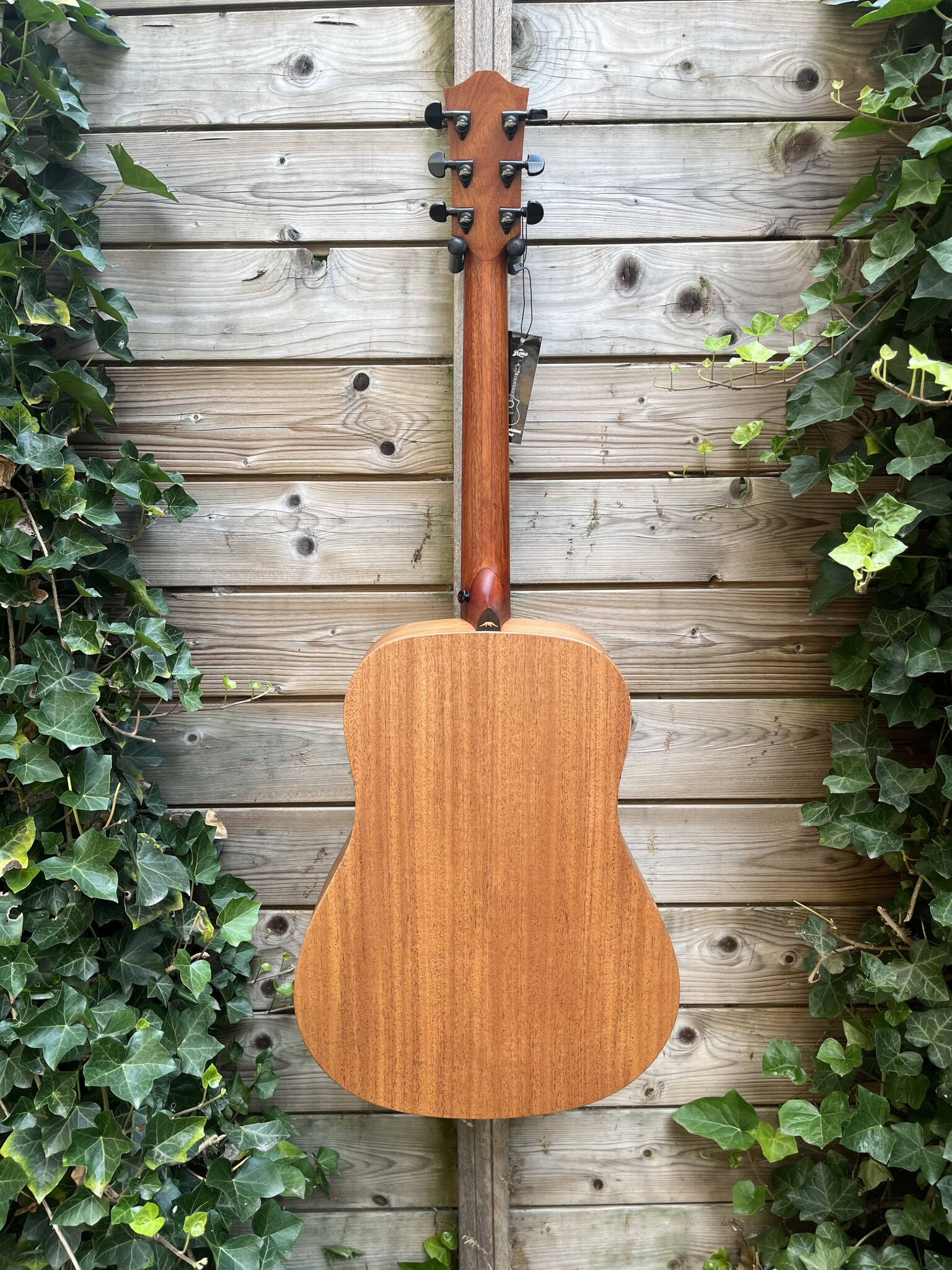 Bromo Bromo Tahoma Series BAT1N Dreadnought