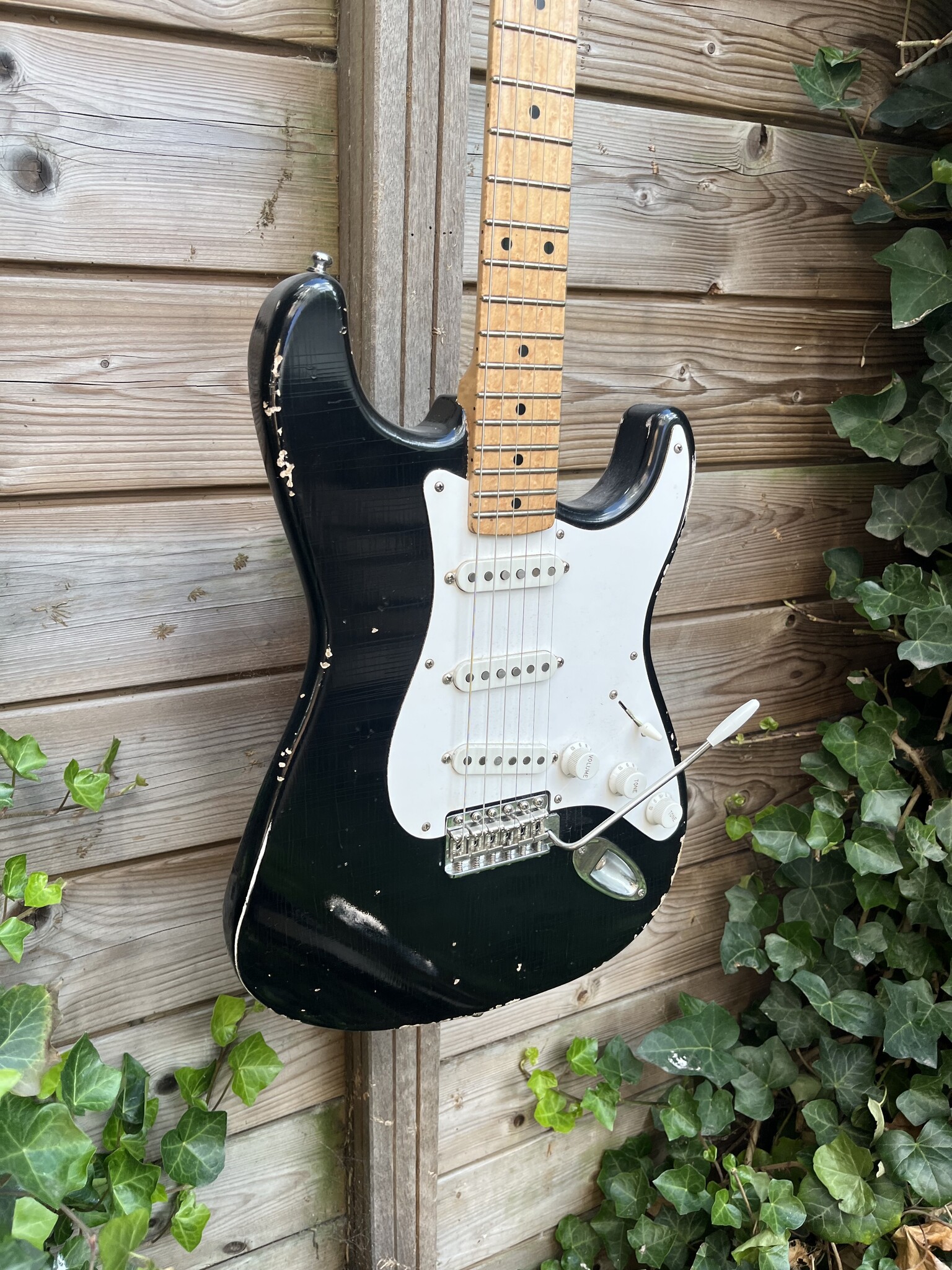Hayride Hayride Aged Black Stratocaster