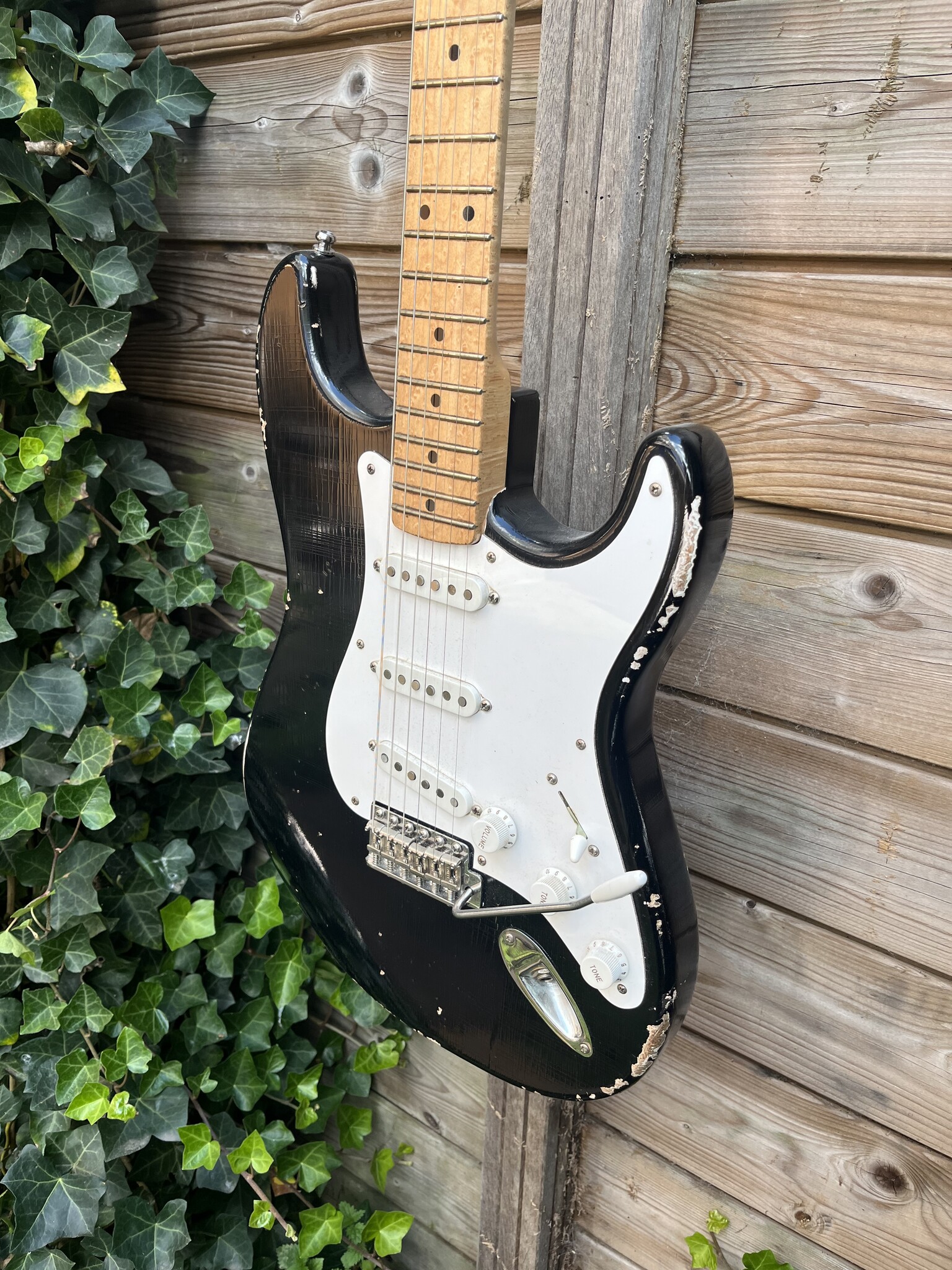 Hayride Hayride Aged Black Stratocaster