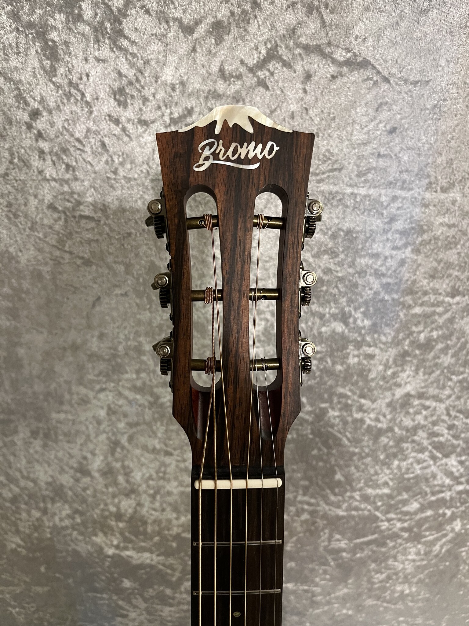 Bromo Bromo Rocky Mountain Series BAR6E Parlor