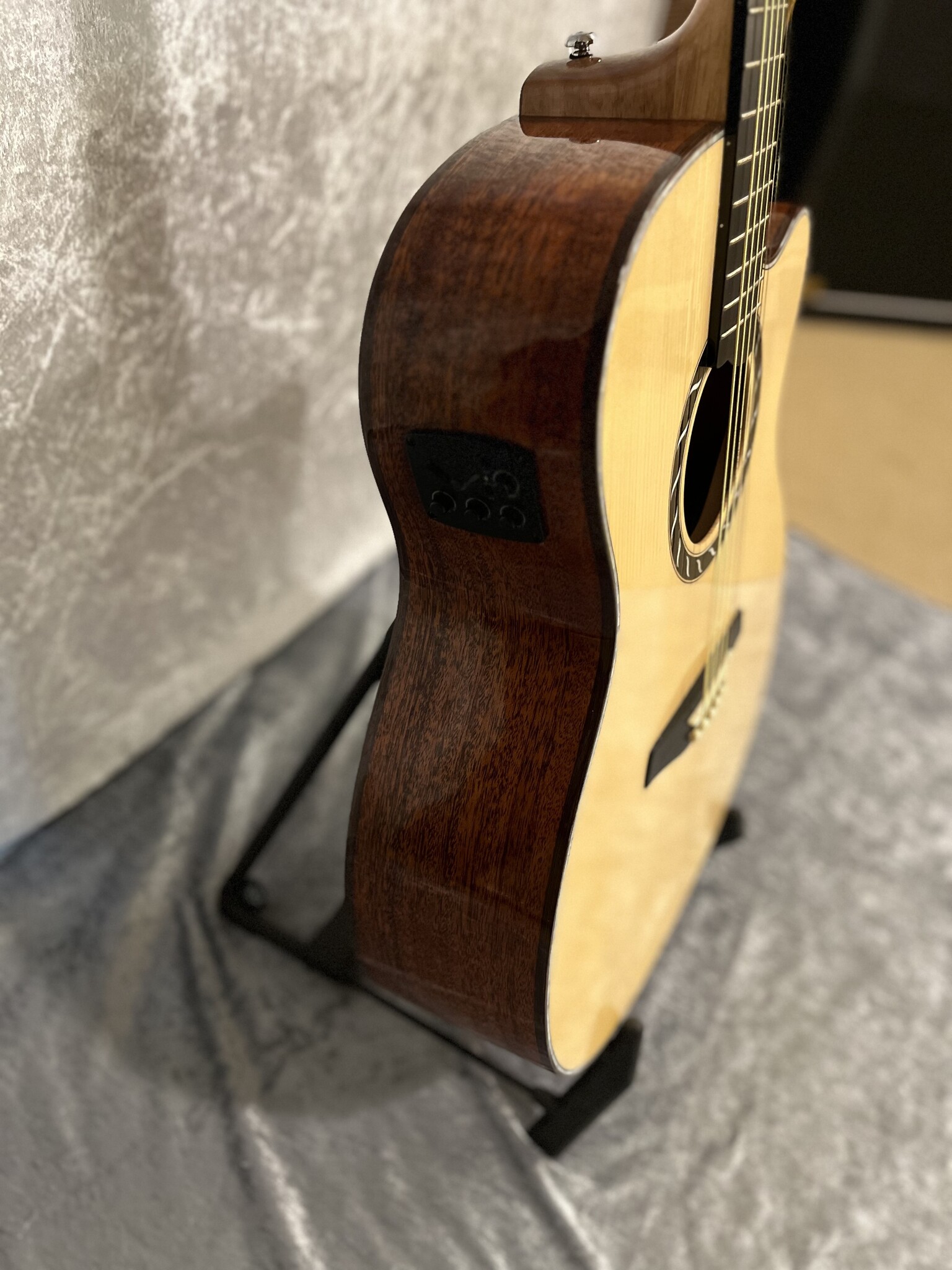 Merida Guitars Merida MP-10GCEQ-LTD