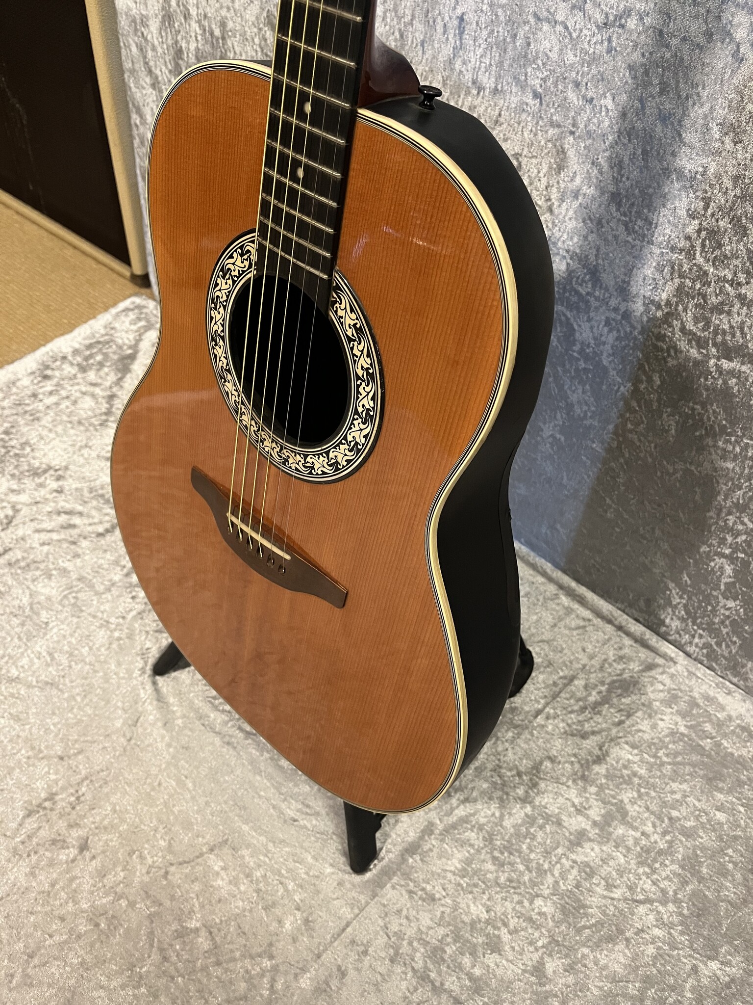 Ovation 1975 Ovation Balladeer mod. 1121-4