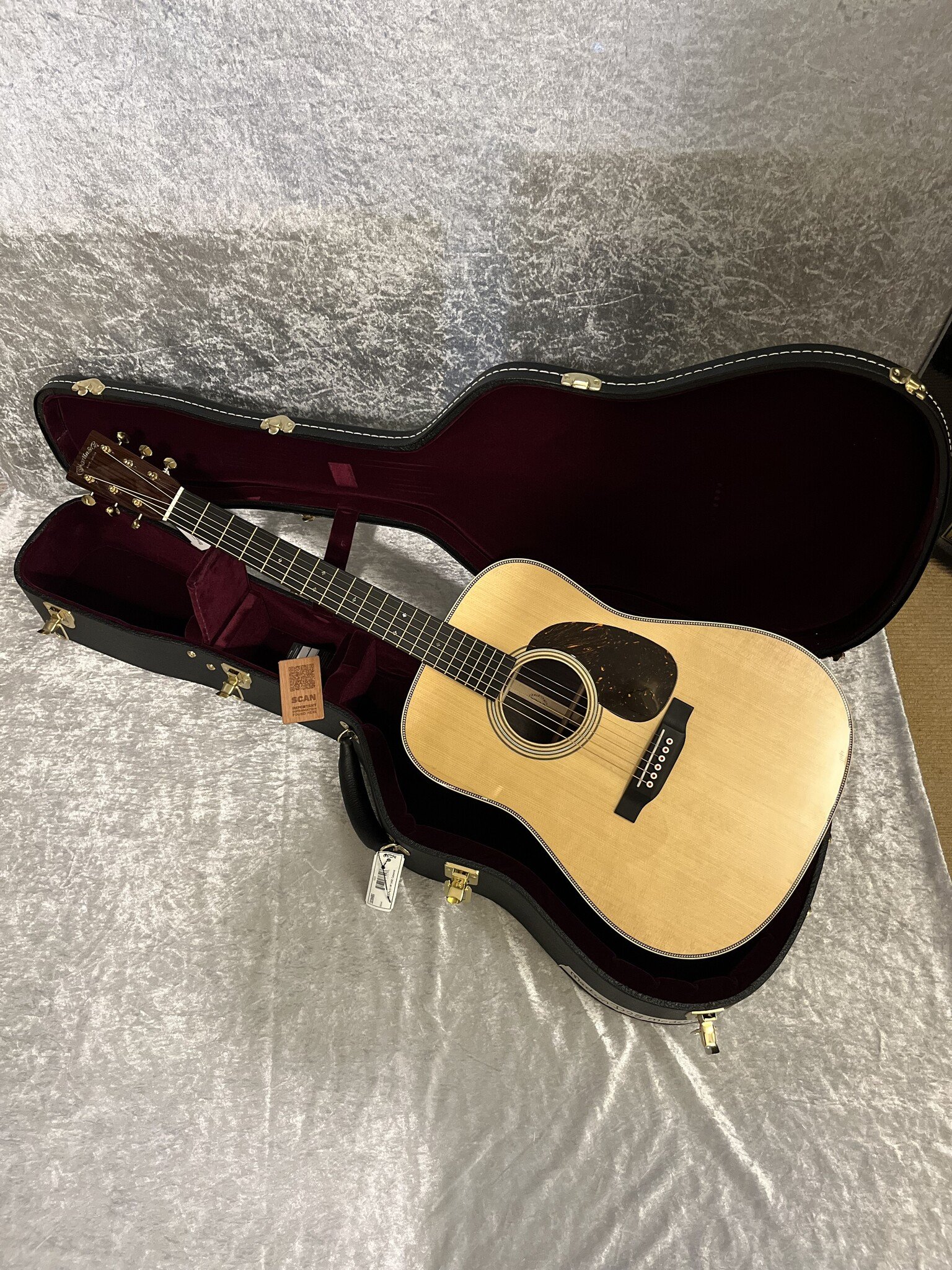 C. F. Martin & Co. Martin D-28 Modern Deluxe (#...494)