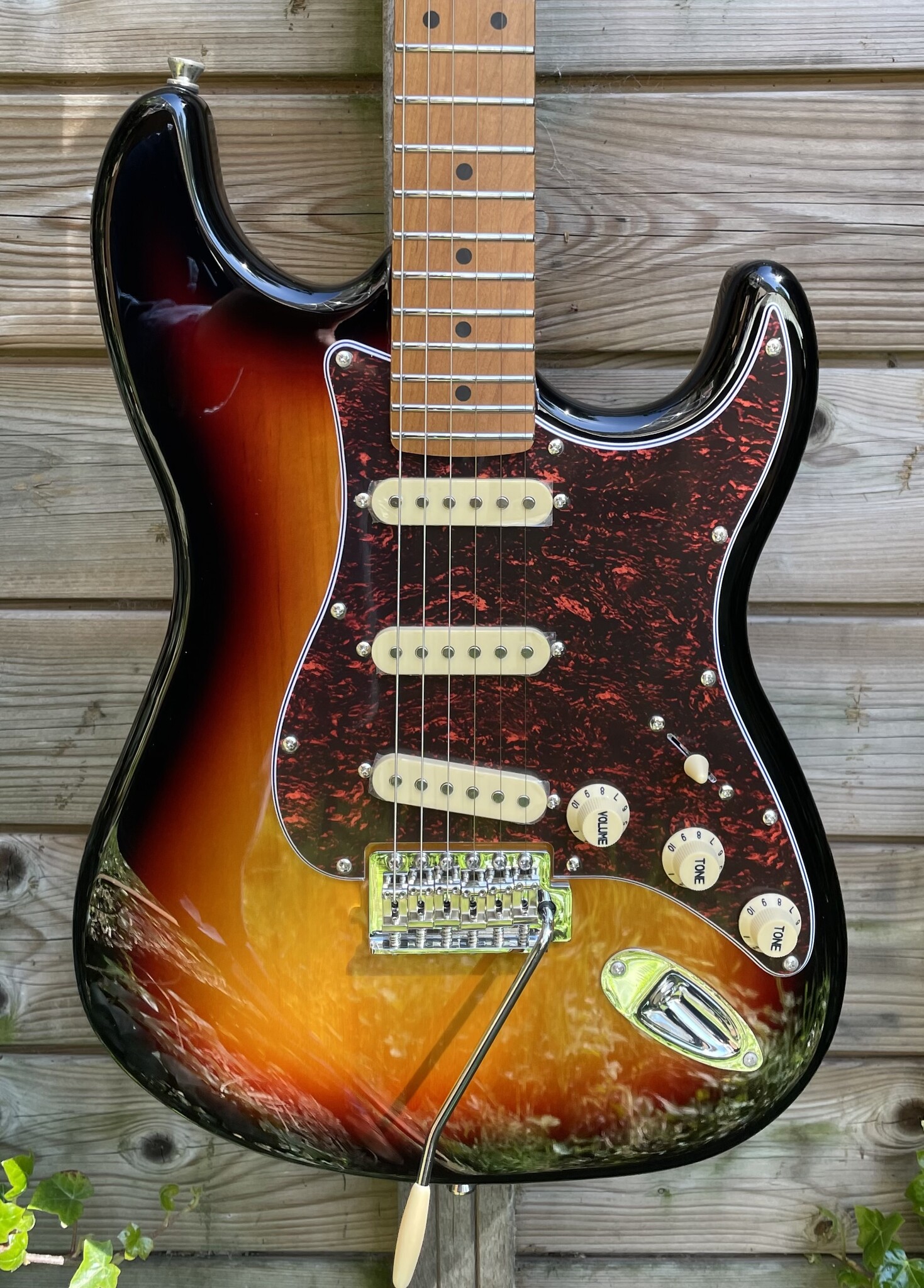 JET Guitars JET Strat JS-300 Sunburst