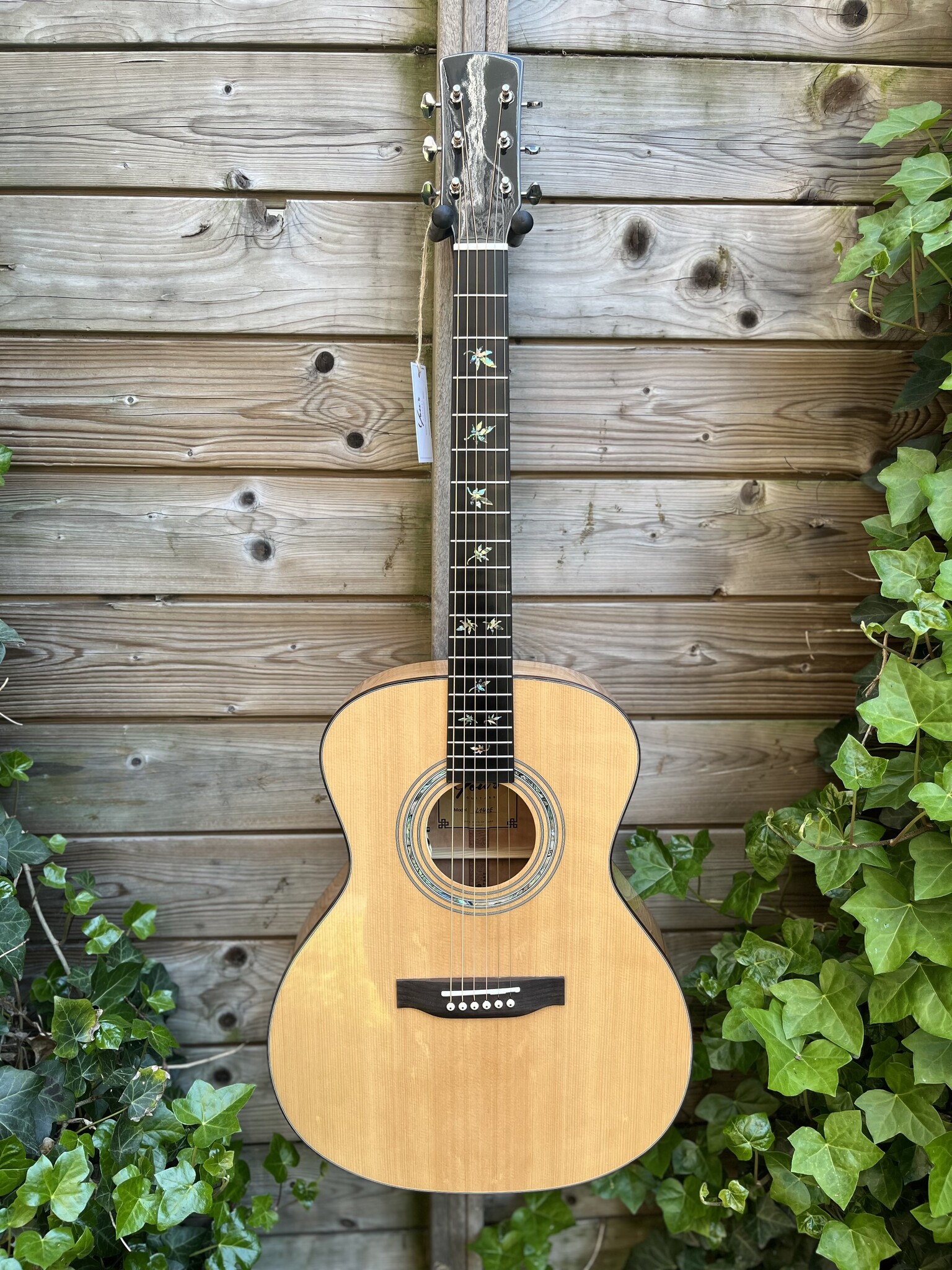 You's You's Guitars L140E Grand Auditorium
