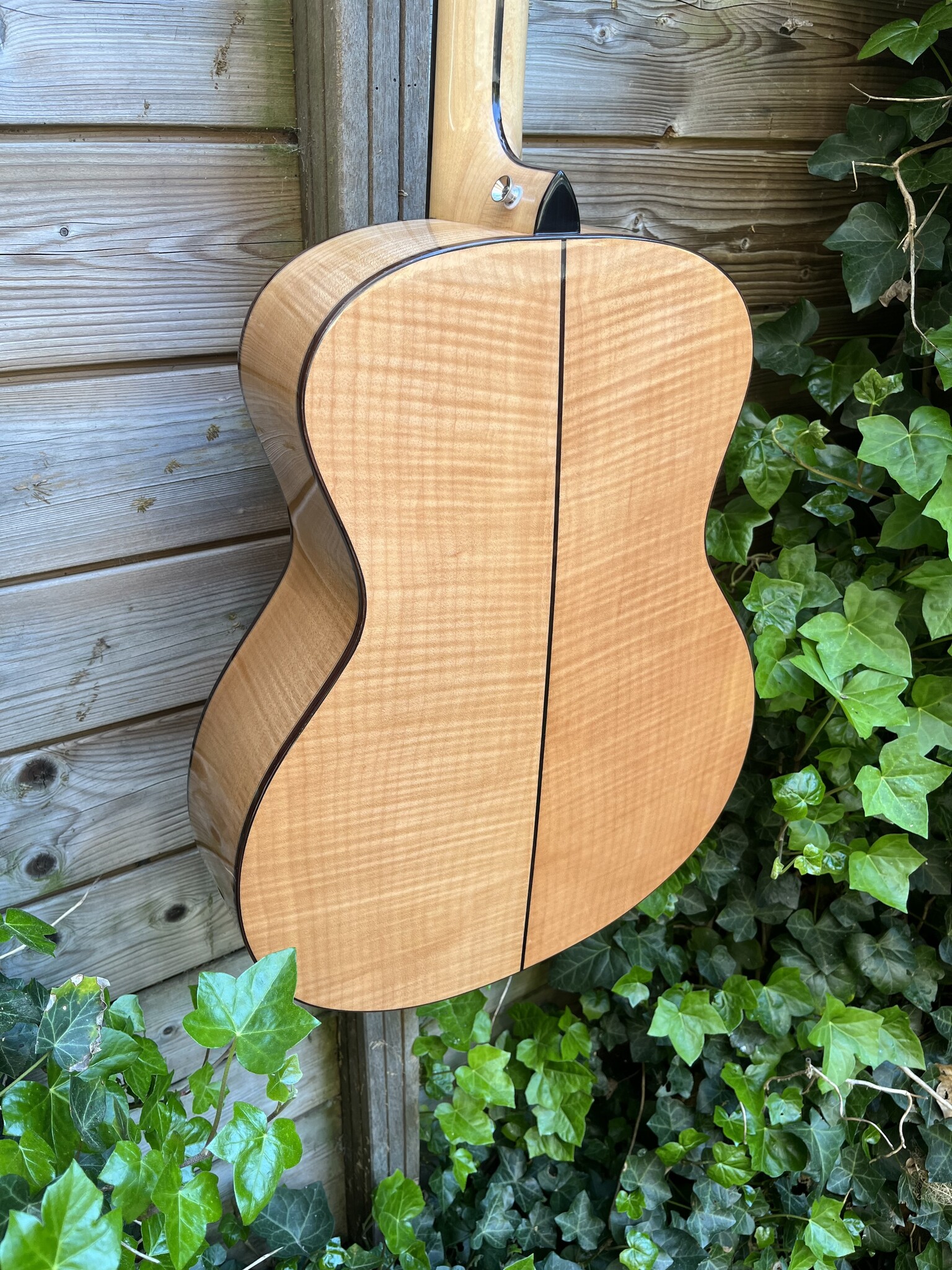You's You's Guitars L140E Grand Auditorium