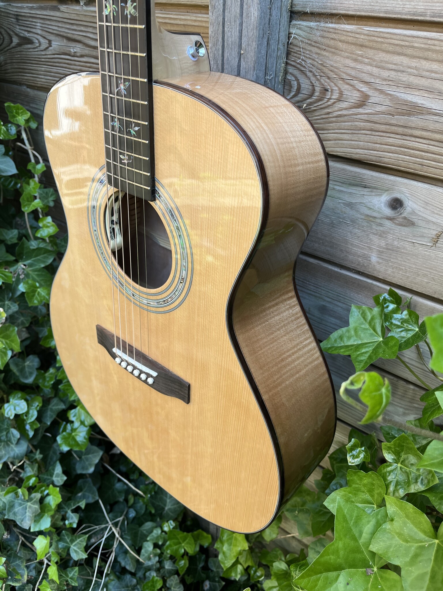 You's You's Guitars L140E Grand Auditorium