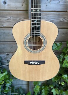 You's You's Guitars L140E Grand Auditorium
