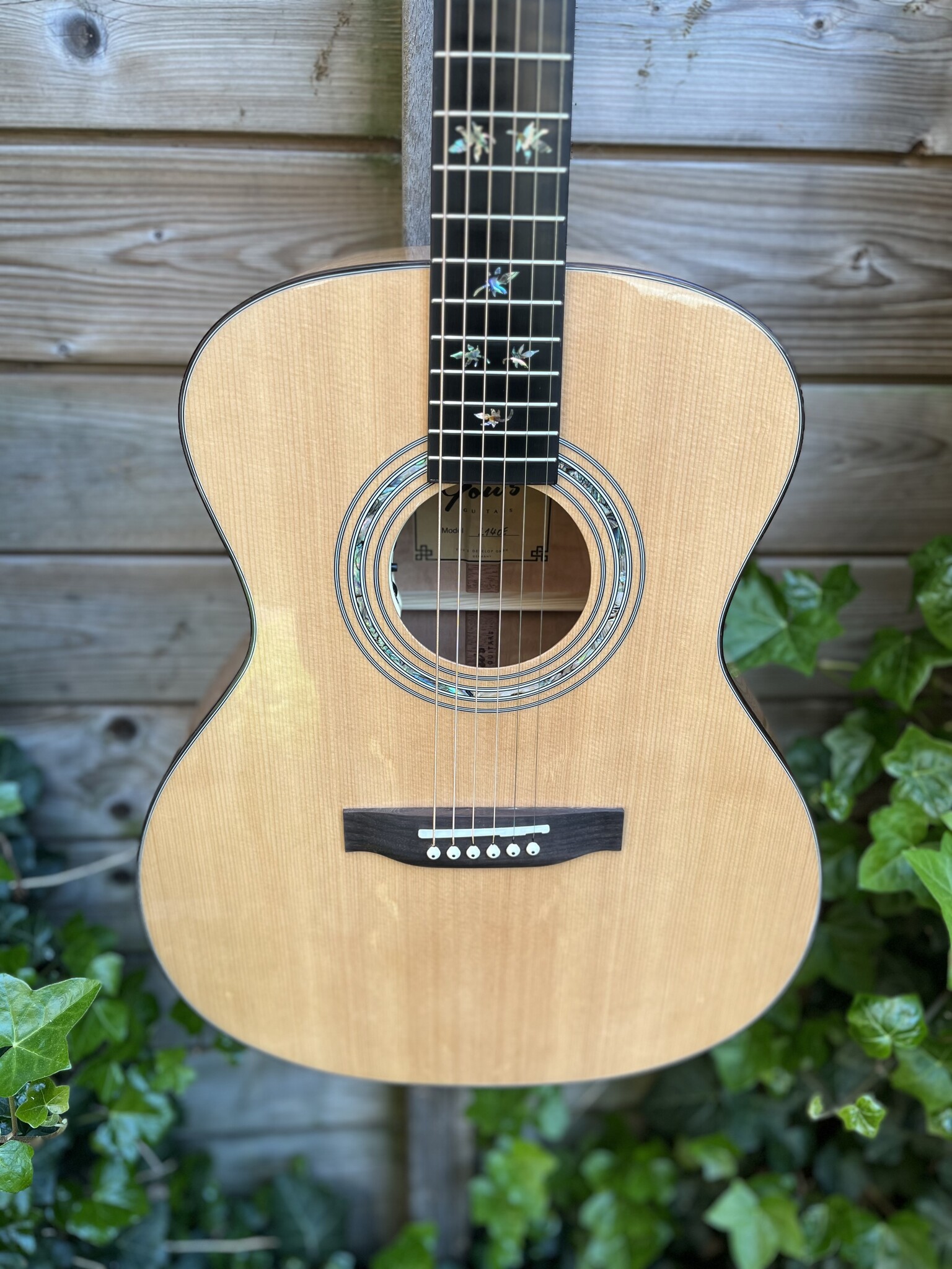 You's You's Guitars L140E Grand Auditorium