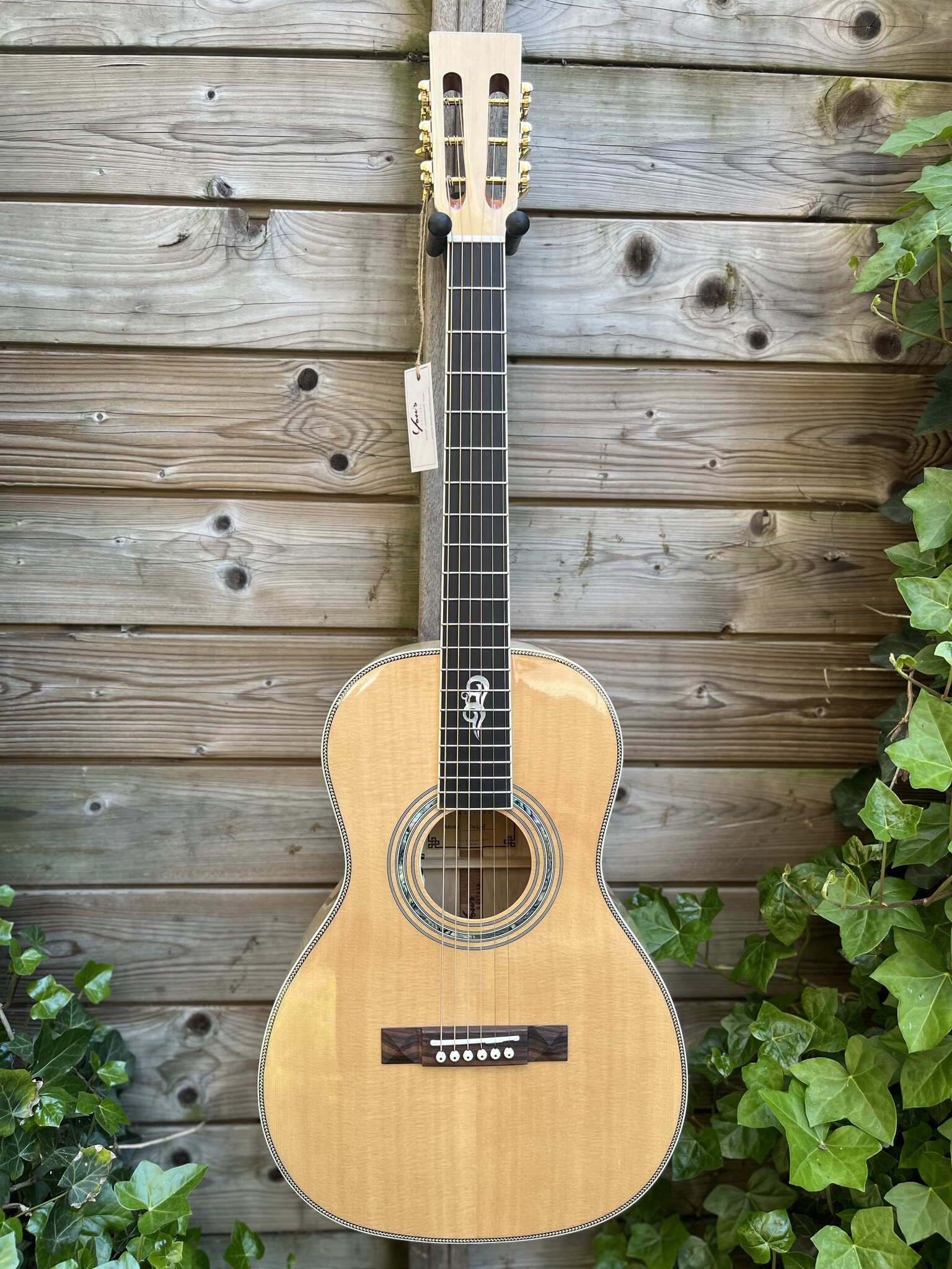 You's You's Guitars P140E 12-Fret Parlor