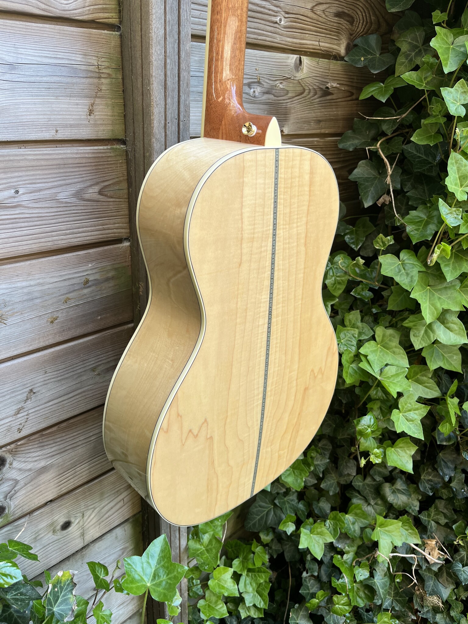 You's You's Guitars P140E 12-Fret Parlor