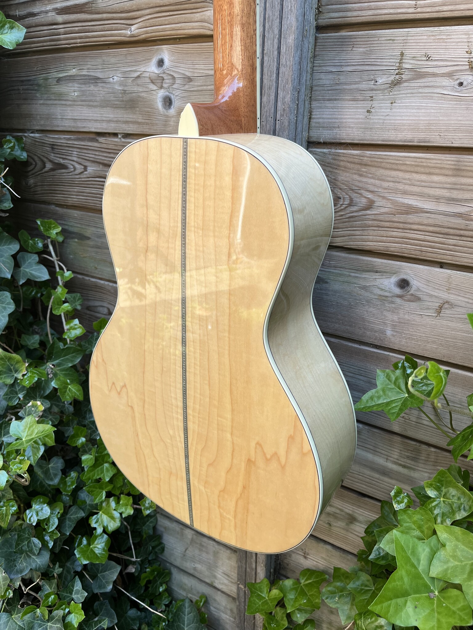You's You's Guitars P140E 12-Fret Parlor