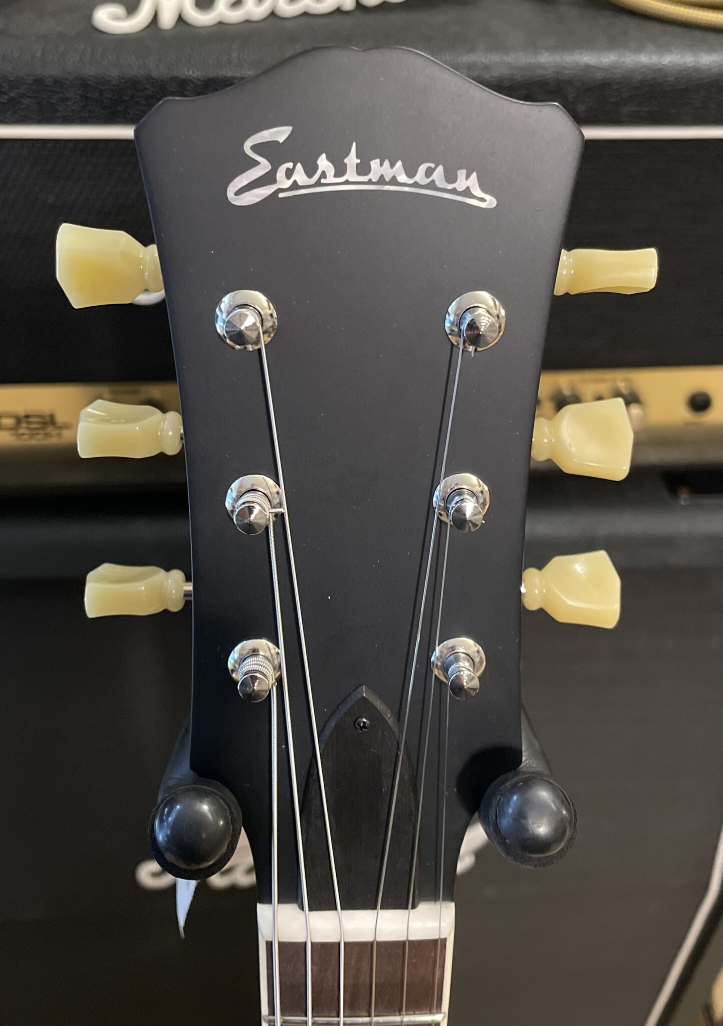 Eastman Eastman SB59 Vintage Satin Burgundy Red