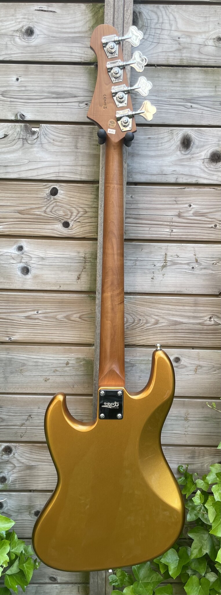 JET Guitars JET Jazz Bass JJB-300 Gold