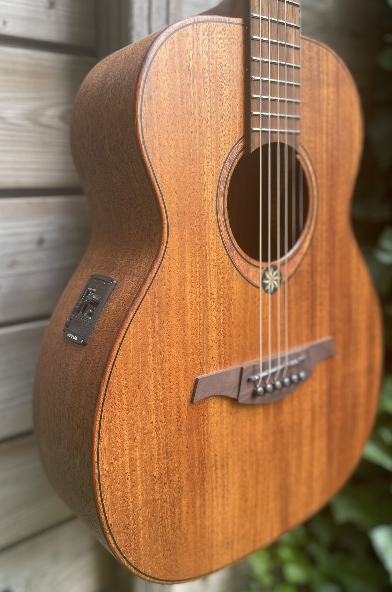 Lâg Guitars LAG Escapade Travel-KAE Khaya Electro