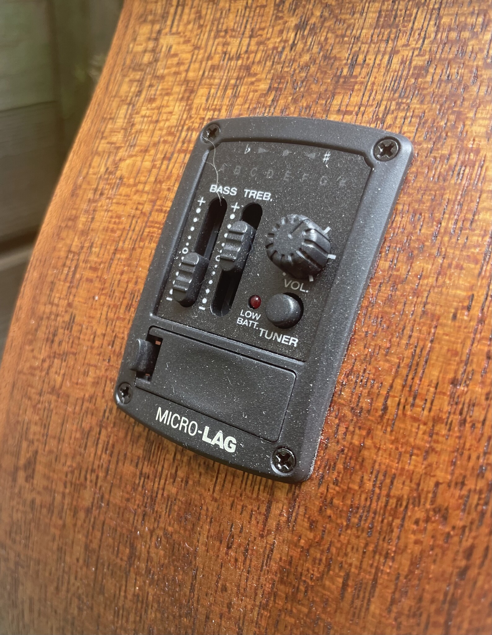 Lâg Guitars LAG Escapade Travel-KAE Khaya Electro