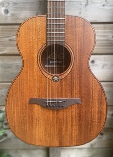 Lâg Guitars LAG Escapade Travel-KAE Khaya Electro