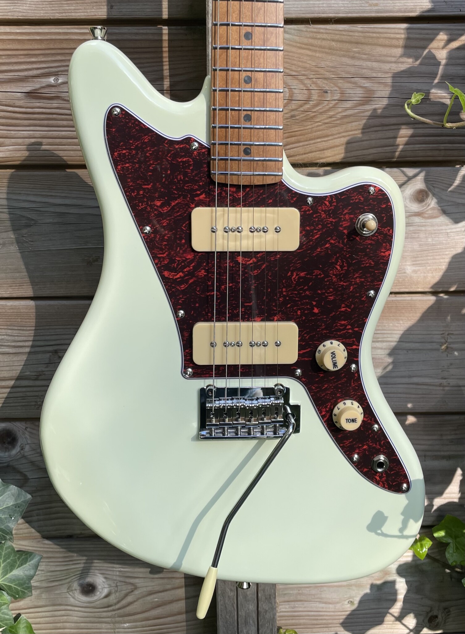 JET Guitars JET Offset JJ-300 Olympic White