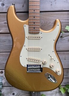 JET Guitars JET Strat JS-300 Gold
