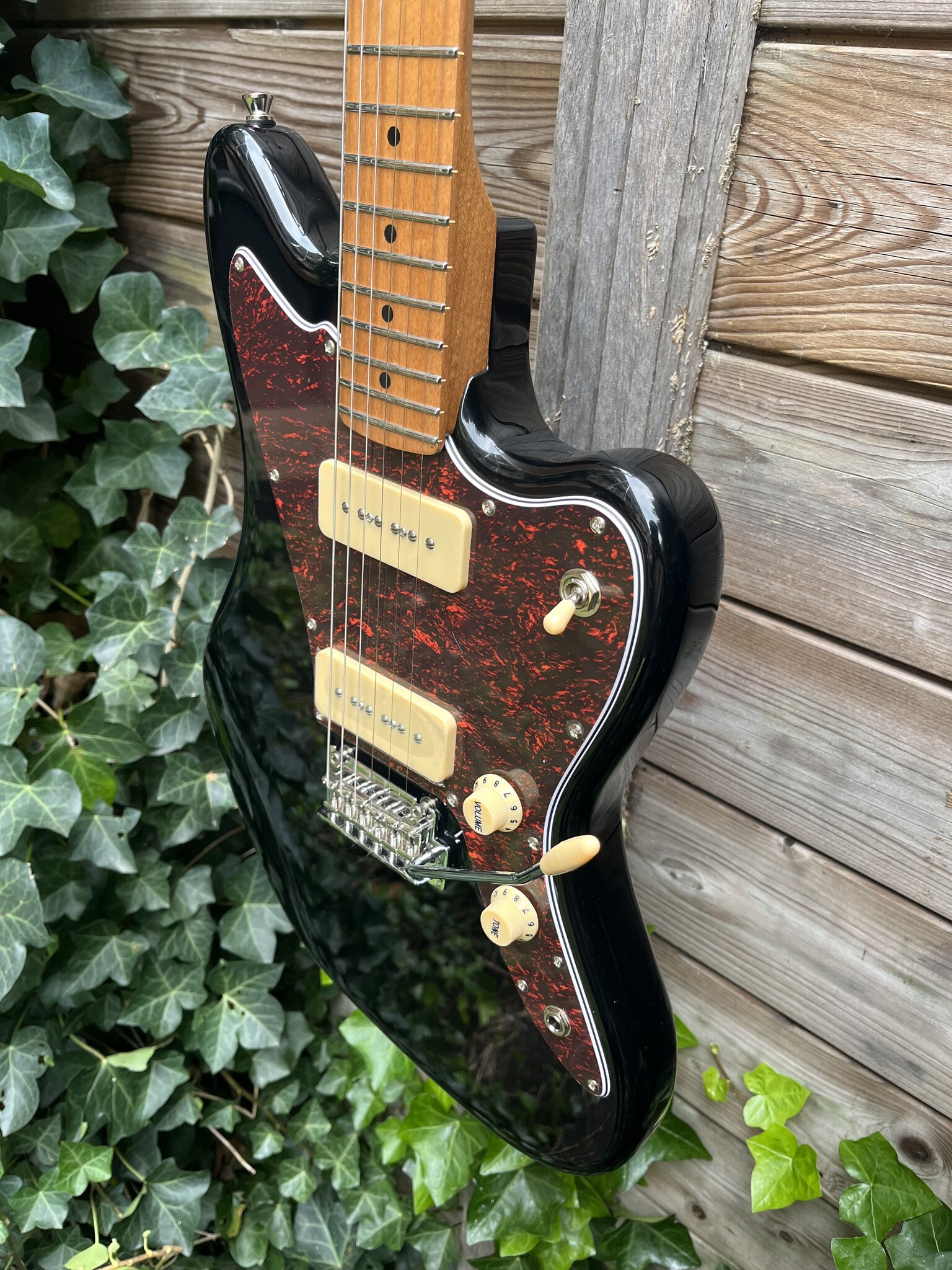 JET Guitars JET Offset JJ-300 Black