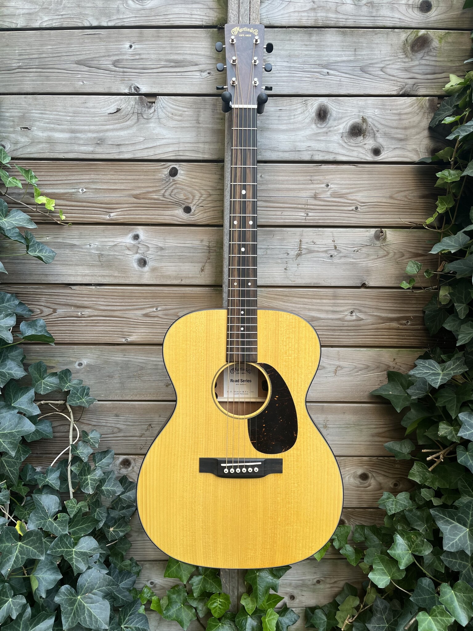 C. F. Martin & Co. Martin Retro 000-10E Road Series