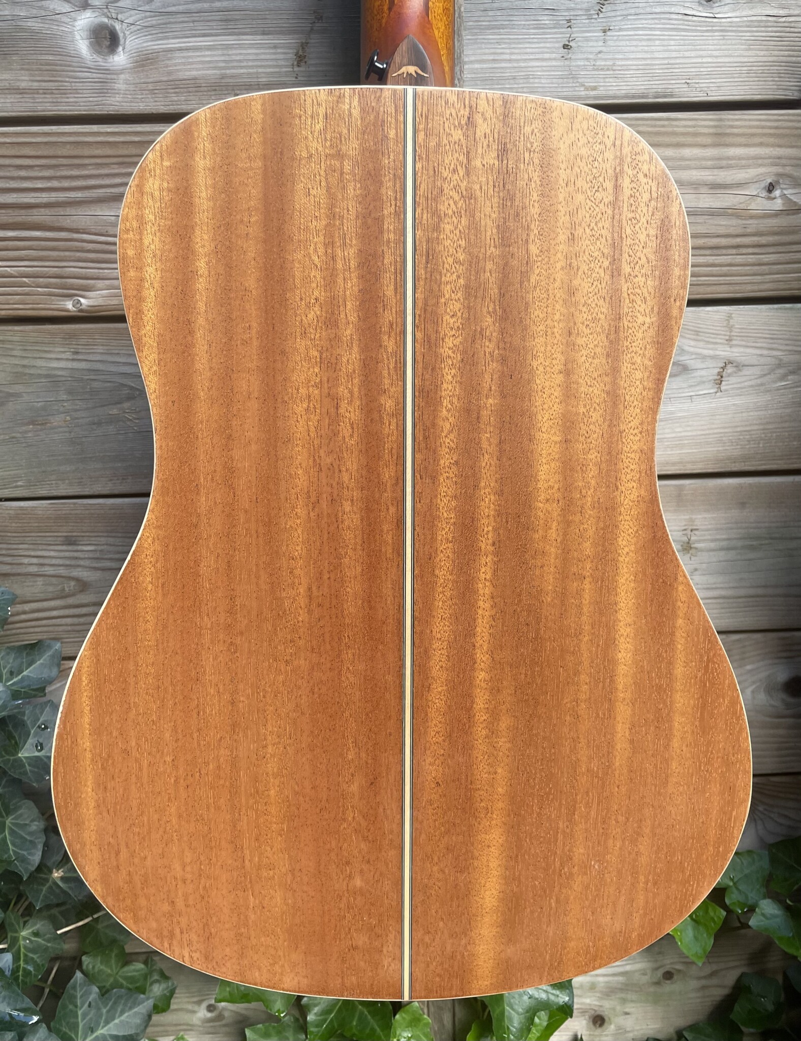 Bromo Bromo Tahoma Series BAT1 Dreadnought