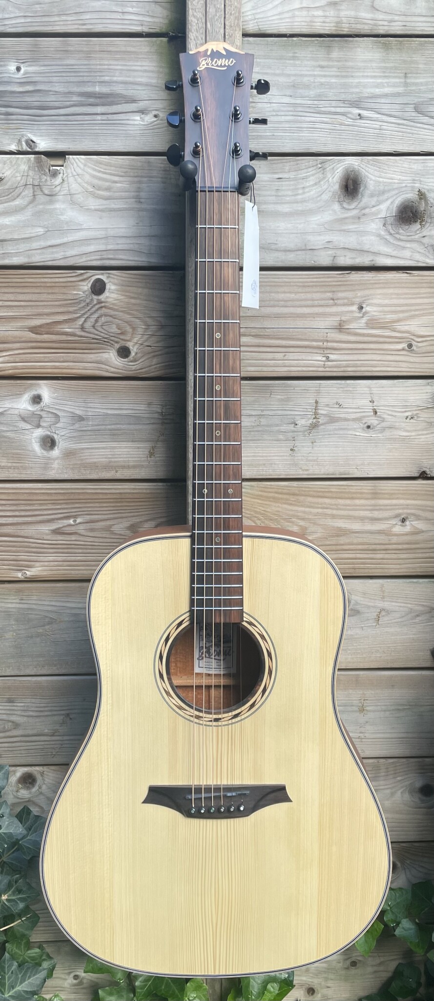 Bromo Bromo Tahoma Series BAT1 Dreadnought