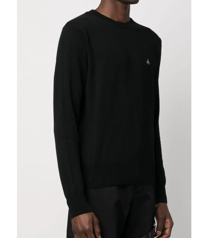 Man round neck black