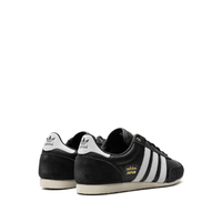 JAPAN W core black/ftwr white/gold met