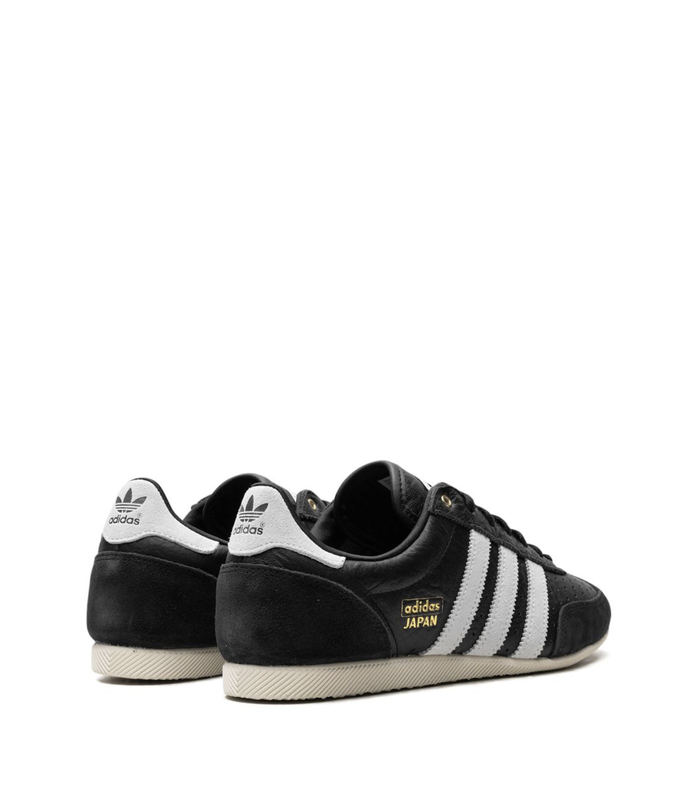 JAPAN W core black/ftwr white/gold met