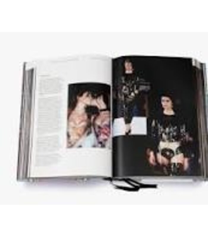 FASHION BOOK CATWALK