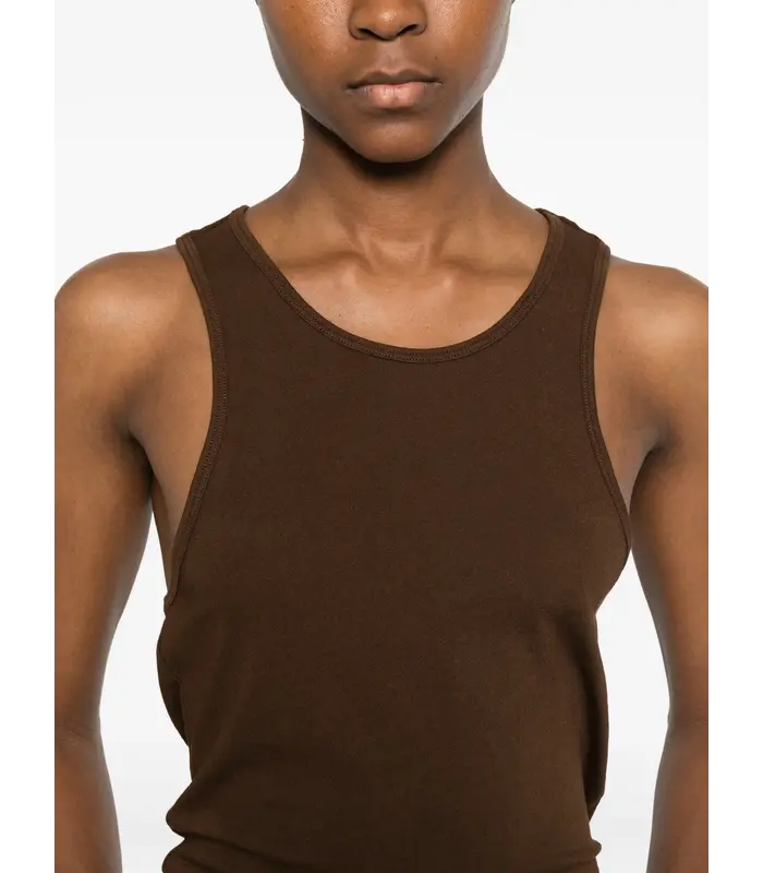 MUSCLE TANK TOP BRUNETTE