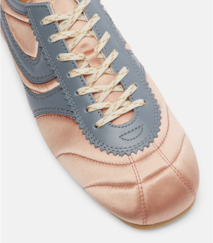 SNEAKER BLUSH