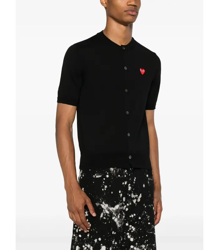 ROUND NECK RED EMBLEM BLACK