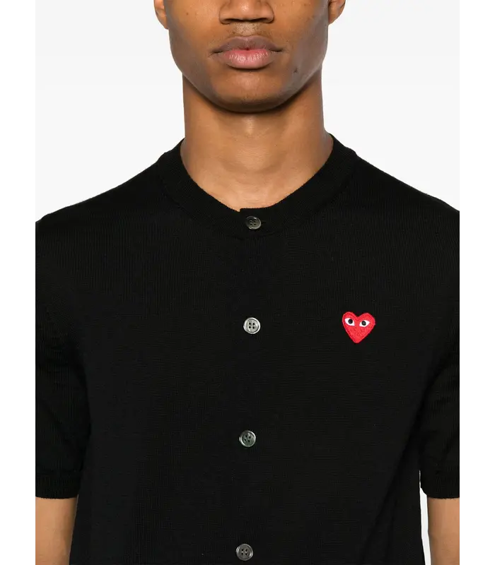 ROUND NECK RED EMBLEM BLACK