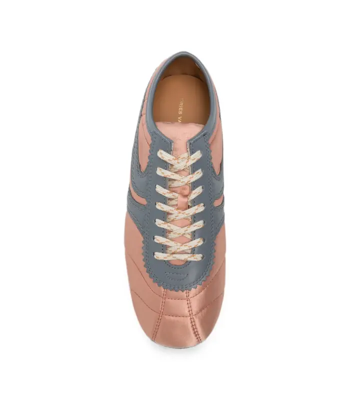 SNEAKER BLUSH