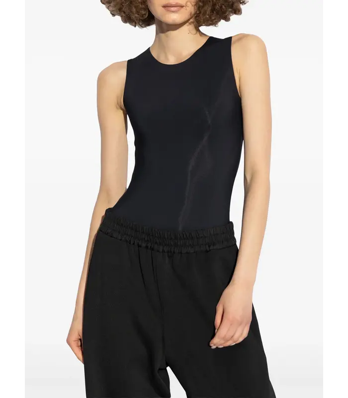 BODY BLACK
