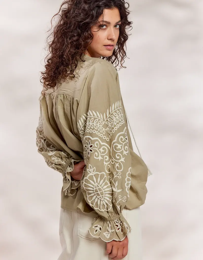 Summum Woman 2s3052-12007 Top Ivory Embroidery  Green Lentil Summum