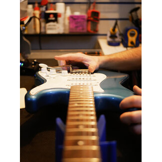 SETUP SETUP Platinum service (Restring, Clean, Intonation, Truss adjustment, Electrical clean and Fret polish)