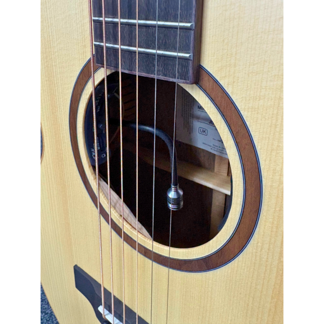 Crafter Mino Black Walnut with DS2 Pick up (inc Bag)