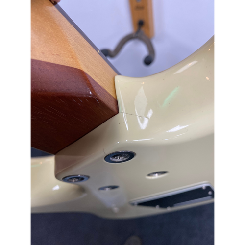 VINTAGE Vintage AV6 Advance Series HSS Stratocaster, Vintage White (Second Hand) VINTAGE Vintage AV6 Advance Series HSS Stratocaster, Vintage White (Second Hand)